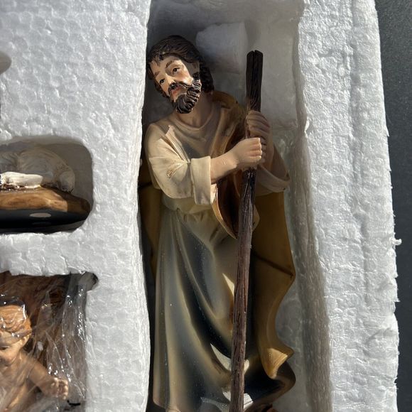 Christmas Nativity  W/ Kings & Shepherd Holy Family Shepherd Boy 34997 - Picture 4 of 10